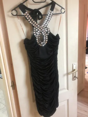 robe noir strass drapée