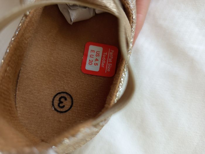Chaussures doré neuf - photo numéro 2
