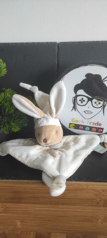 Mes petits cailloux doudou lapin plat carré blanc beige bonnet marron Rayé Crème