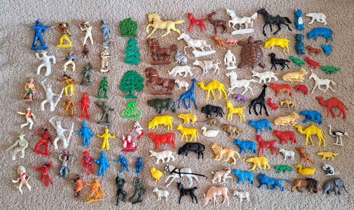 🪆 Gros lot de figurines et animaux divers