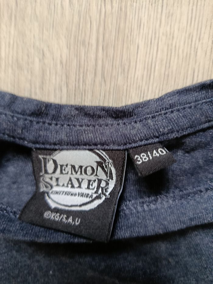 Tee-shirt marque demon slayer taille 38 40 - photo numéro 3