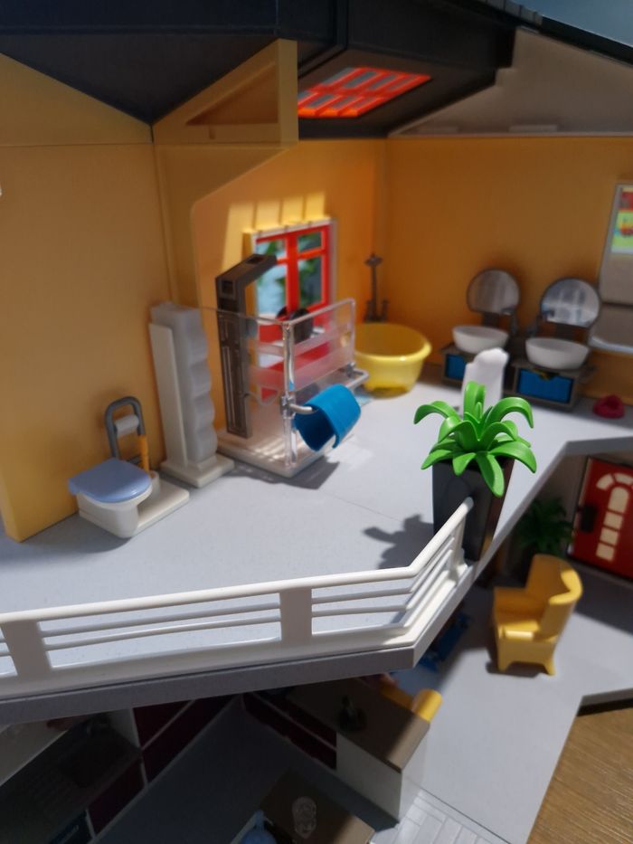 Villa Playmobil avec accessoires complets - photo numéro 5