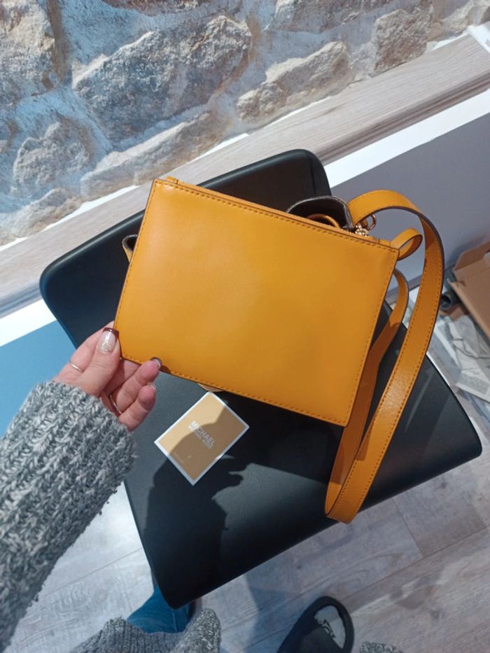 Sac bourse cuir et daim jaune MK - photo numéro 10