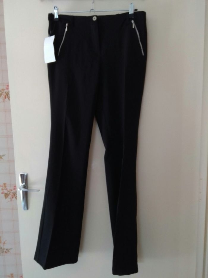pantalon T40 neuf porté encore étiqueté