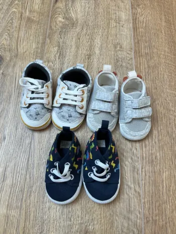 Lot chaussures bébé