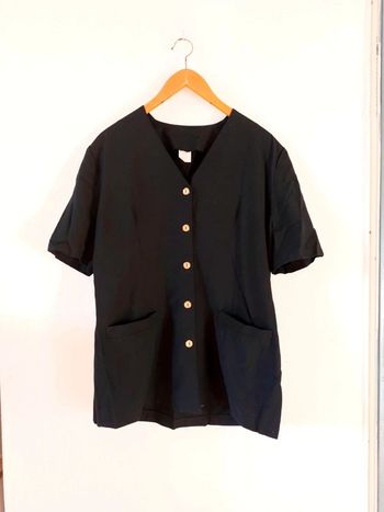 magnifique chemise manches courtes, noir avec boutons fantaisie doré