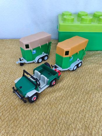 Lot playmobil jeep avec remorques