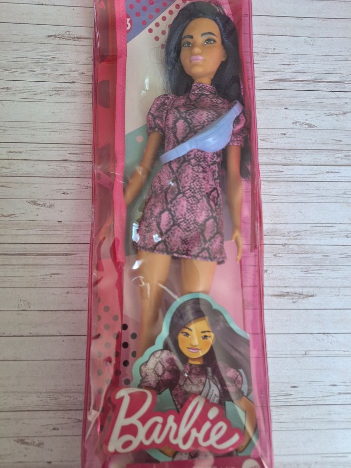 Poupée Barbie Fashionistas numéro 143