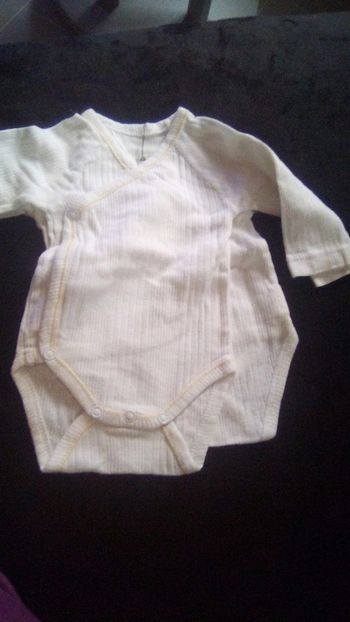 2 bodies blanc M-longues 3 mois