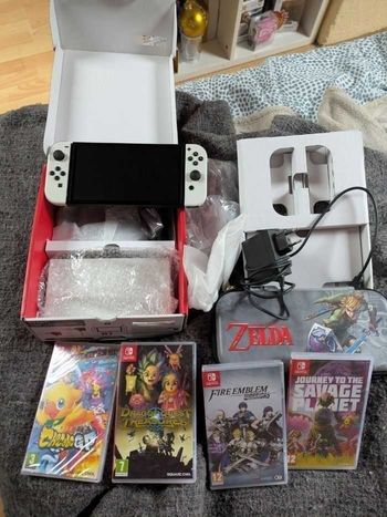 Nintendo Switch Modèle OLED HEG-001 64Go - Blanc + 4 Jeux Et une Housse Zelda