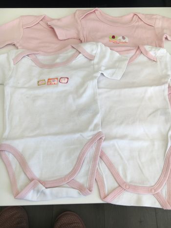 Lot bodie 6 mois