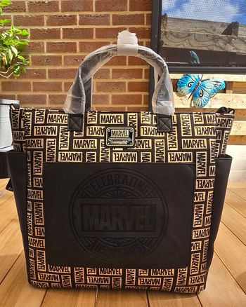 Sac à Dos convertible Marvel Gold Logo Loungefly