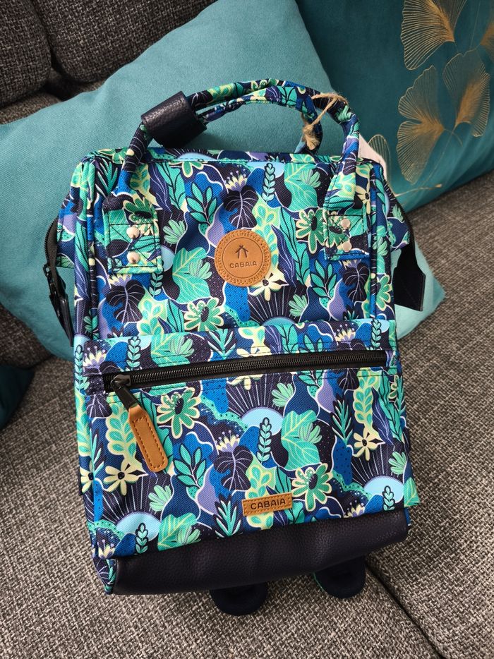 Sac cabaïa neuf avec étiquette taille small  collection 10 ans - photo numéro 2