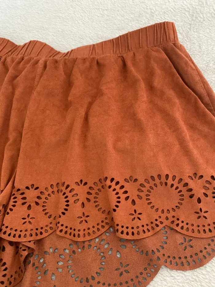 Short broderie taille S - photo numéro 3