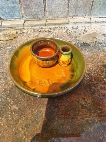 Assiette en grès vernissé