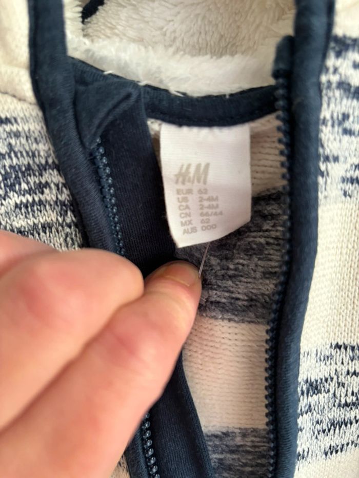 Veste avec capuche H&M taille 2 - 4 moi - photo numéro 3