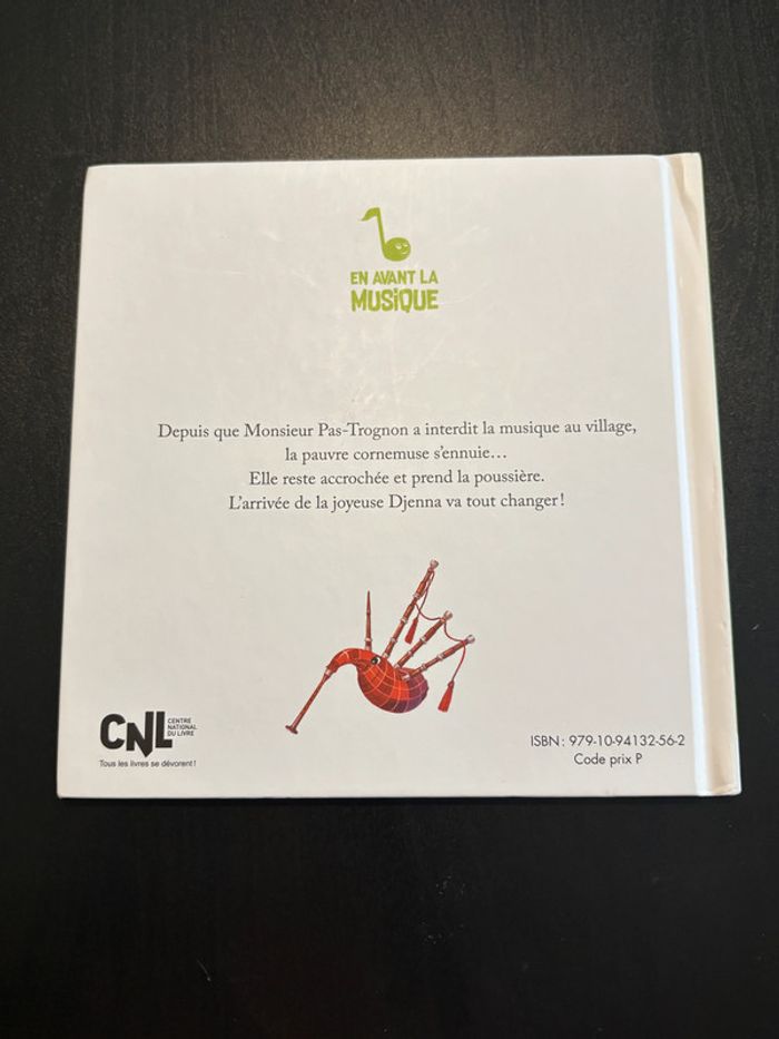 Livre Macdo - La cornemuse enchantée - photo numéro 2