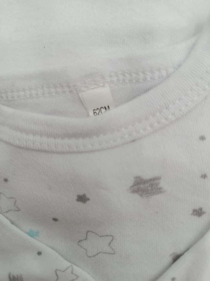 lot de 4 bodies 3 mois - photo numéro 3