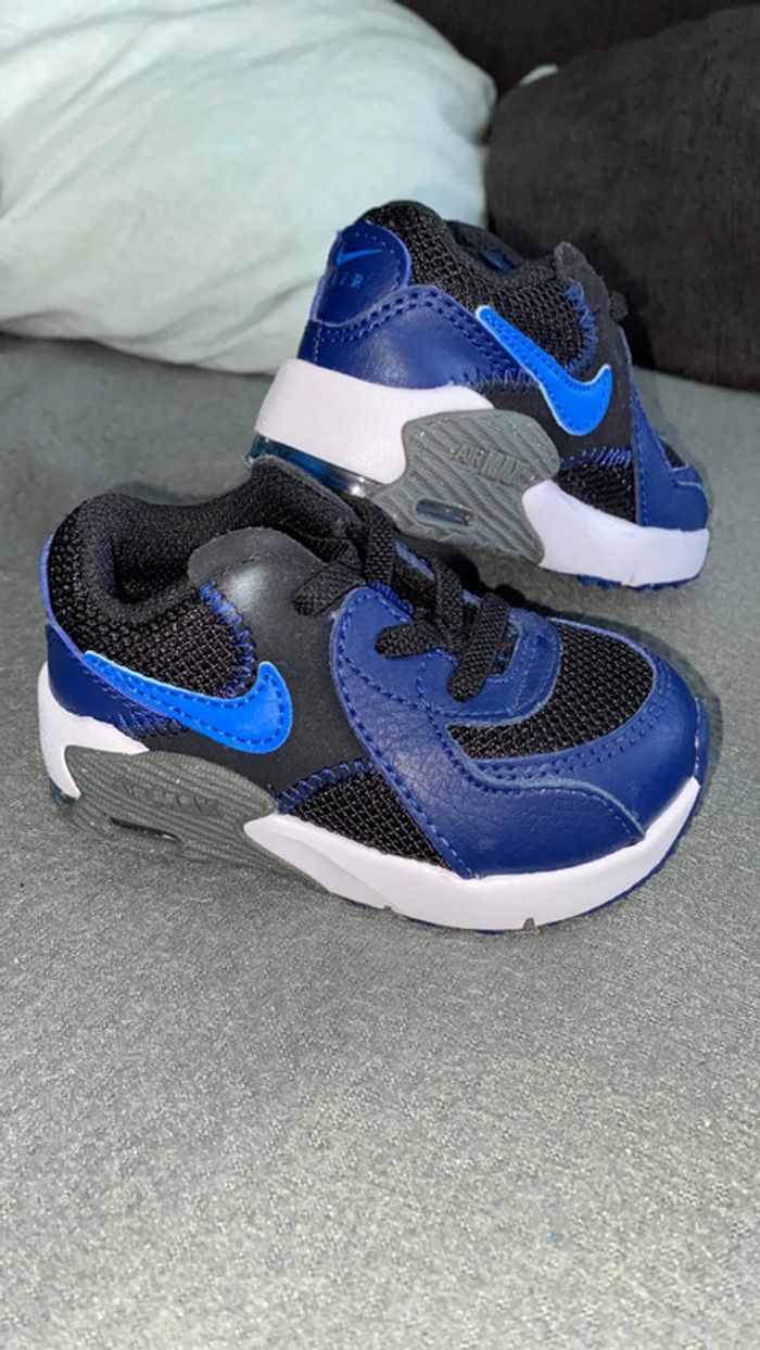 Basket nike taille 19,5 neuve