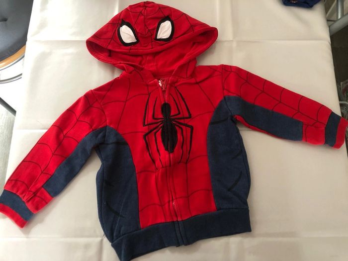 Lot de vêtements Spiderman 3/4 ans - photo numéro 3