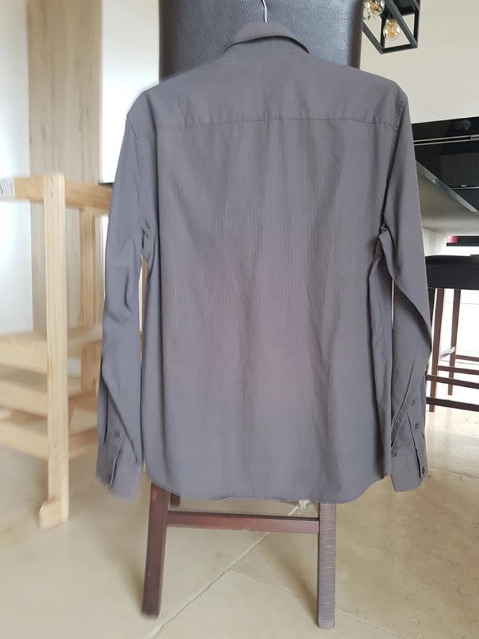 Chemise grise à fines rayures - photo numéro 7