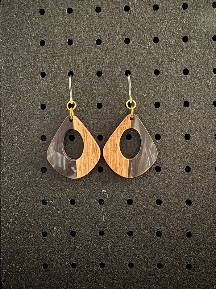 Boucle d’oreille bois résine
