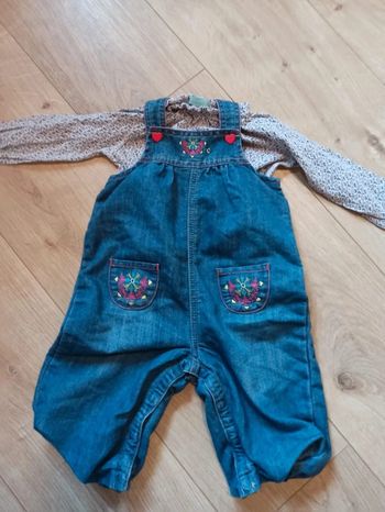 Ensemble salopette et t-shirt manches longues