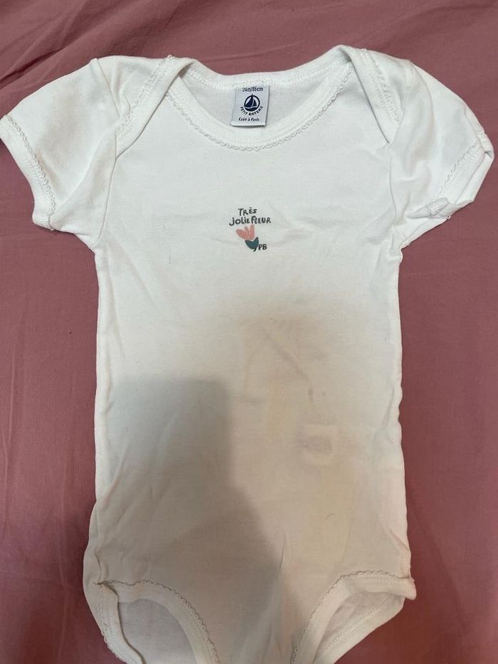 Lot bodies Petit Bateau T24 mois. - photo numéro 2