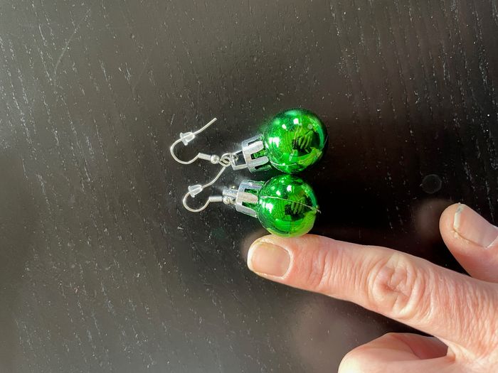 Boucles d'oreilles boules de Noel - photo numéro 2