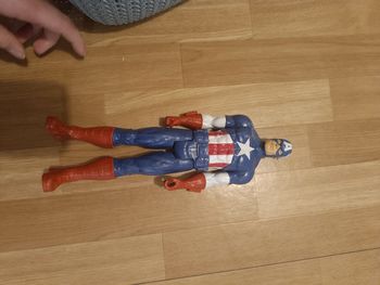 Figurine captain america