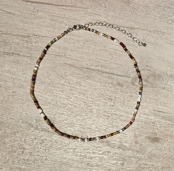 Collier de perles multicolores numéro 2 ajustable