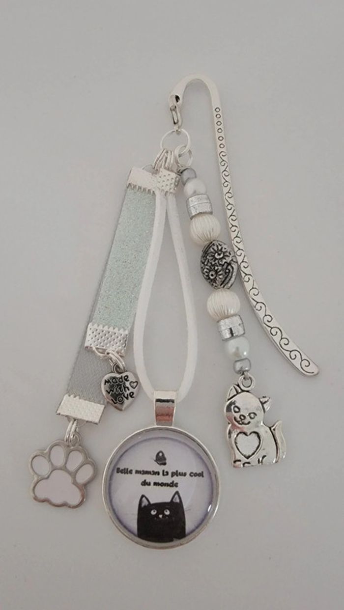 Cadeau belle maman, bijoux de sac ou marque page " belle maman la plus cool du monde"