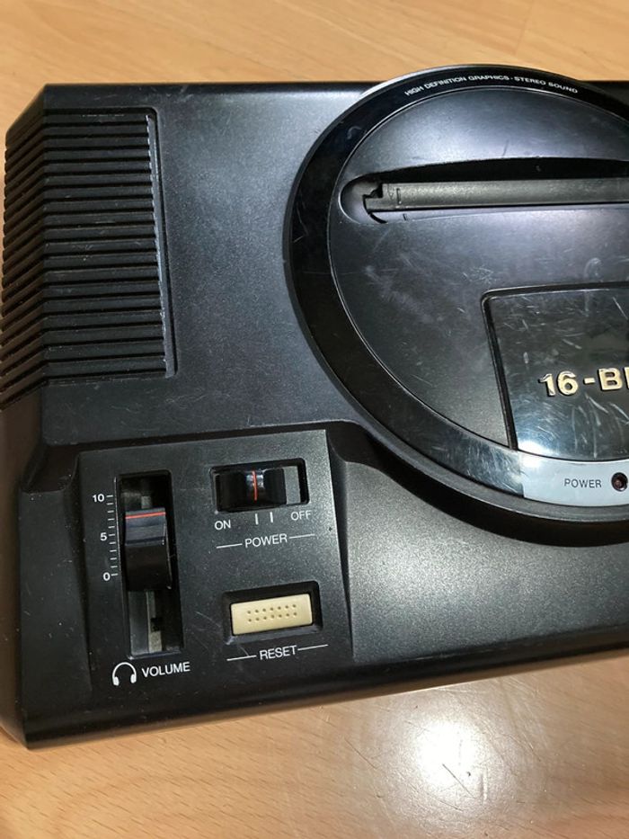 Console Sega Mega Drive RGB Loose + manette Generique - photo numéro 4