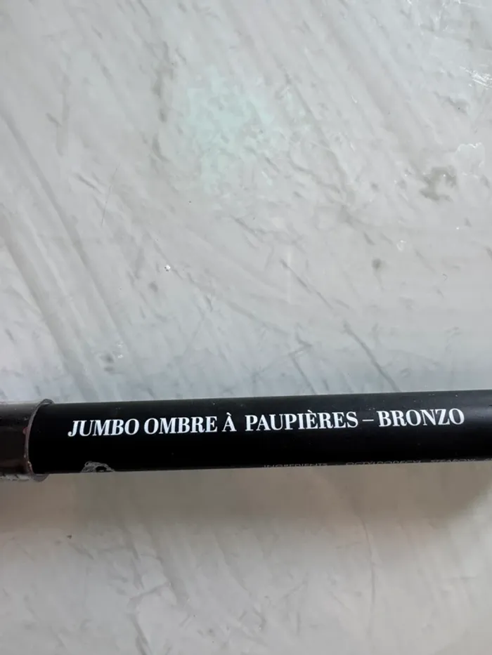 Ombre à paupières Jumbo. Biotifull box. Neuf - photo numéro 3