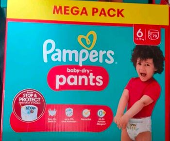 Un carton T6 pants