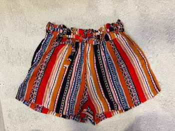 short, coloré
