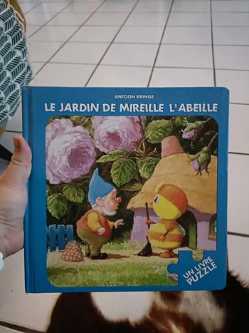 Livre puzzles le jardin de Mireille l'abeille