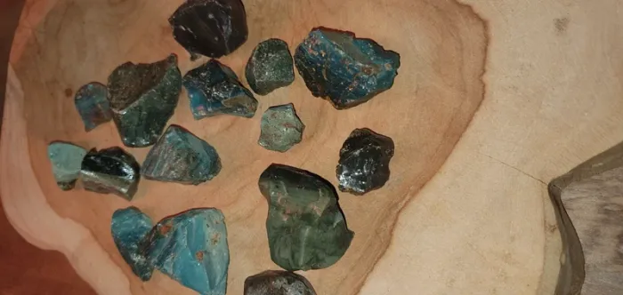 Morceaux de verre fondu vert – résidu ancien de forge – curiosité minérale - photo numéro 5