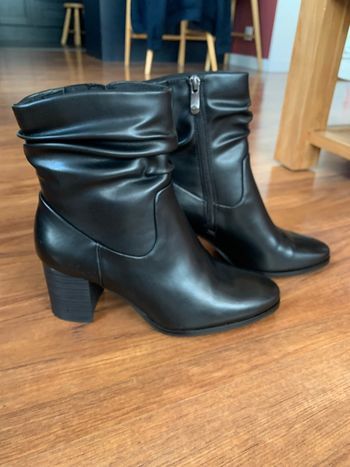 Chaussures. Bottines. 38. Neuve.