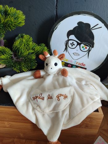 Doudou Knuffel Sophie La Girafe Vulli Beige Plat Mouchoir Marron Poche Noeud