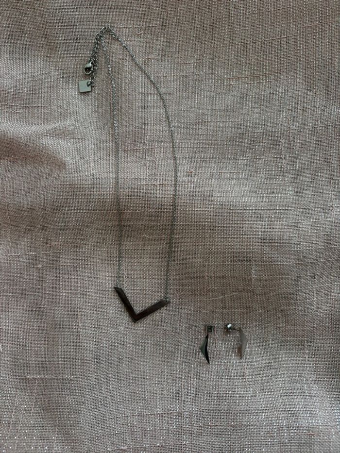 Ensemble collier et boucles d’oreilles