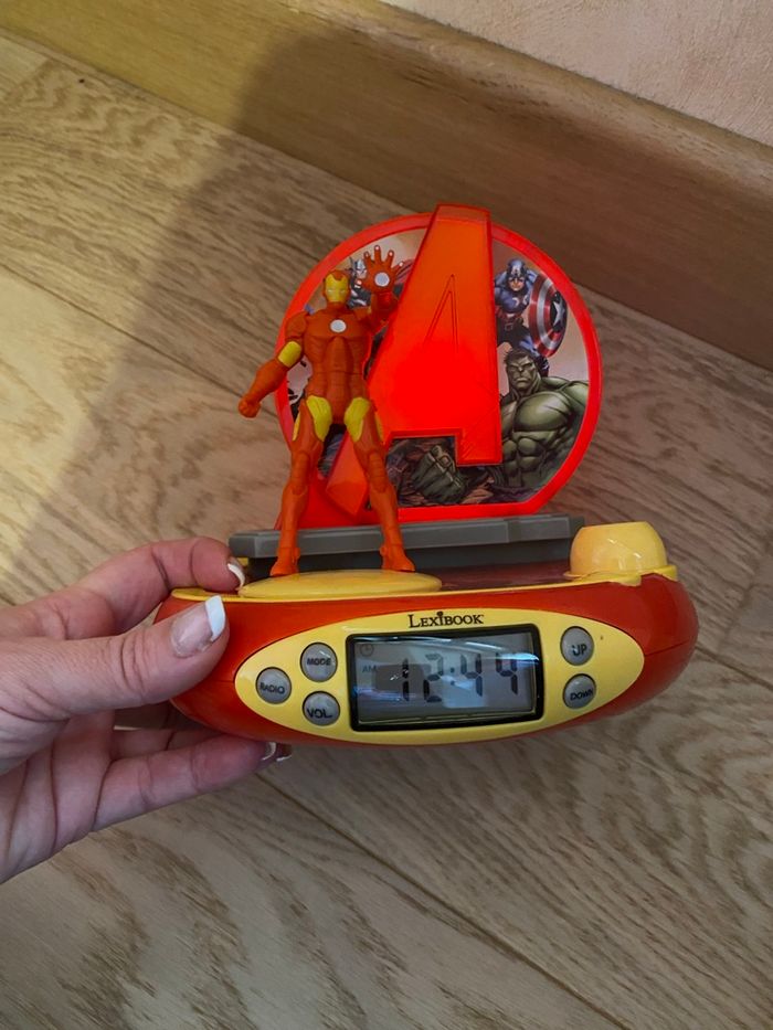 Radio réveil avengers lexibook