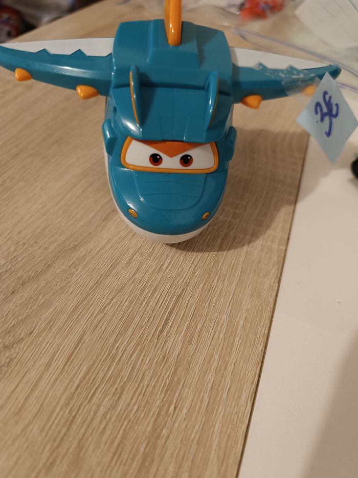Super wings, tino