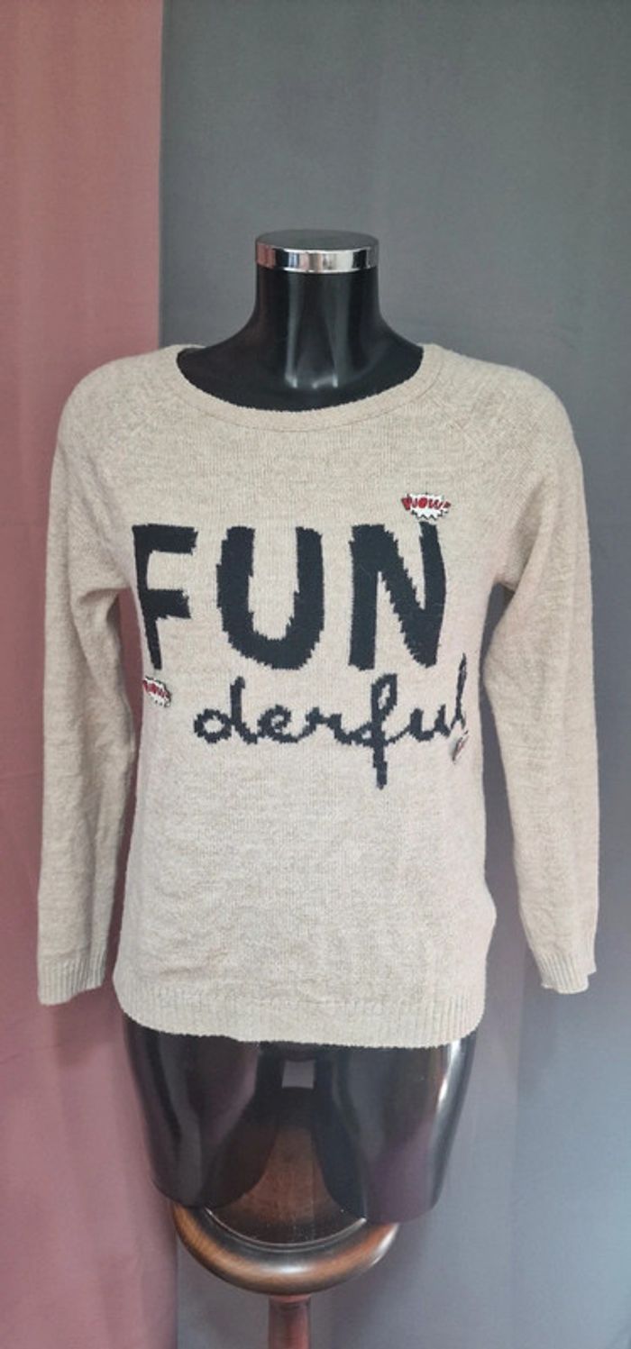 Pull beige avec inscription