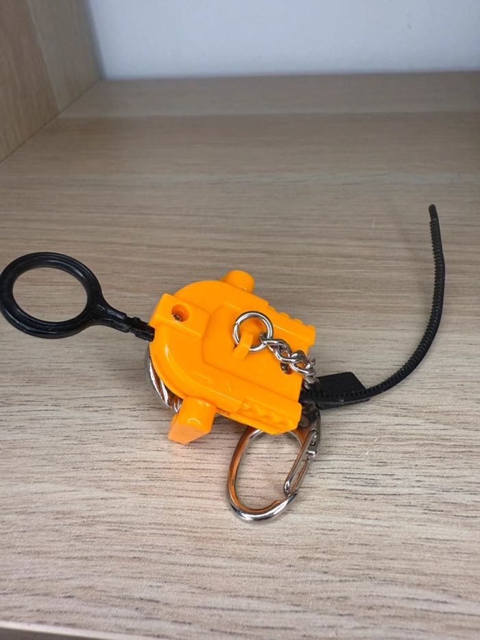 Porte clés flame sagittario toupie beyblade - photo numéro 3