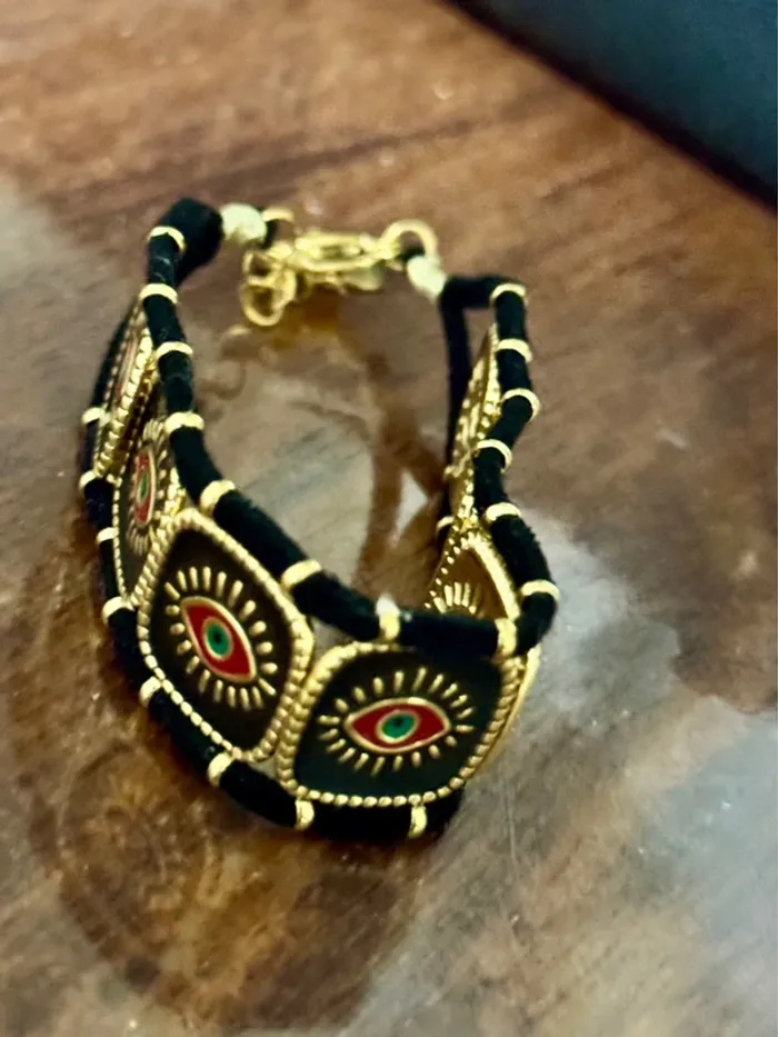 Superbe bracelet manchette cordon chaîne réglable médailles carrées œil réversible - photo numéro 3