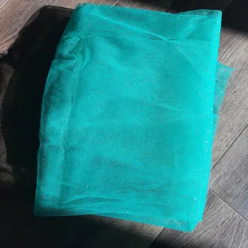Coupon tulle vert pailleté
