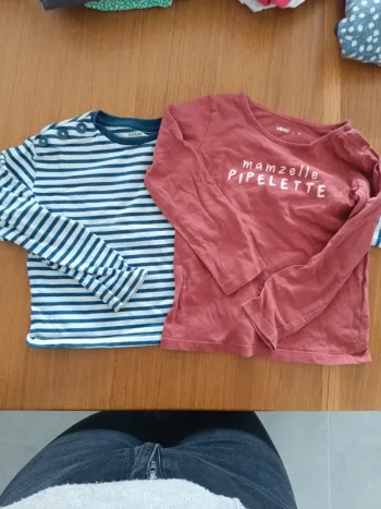 Lot 2 t-shirts ML 4 ans