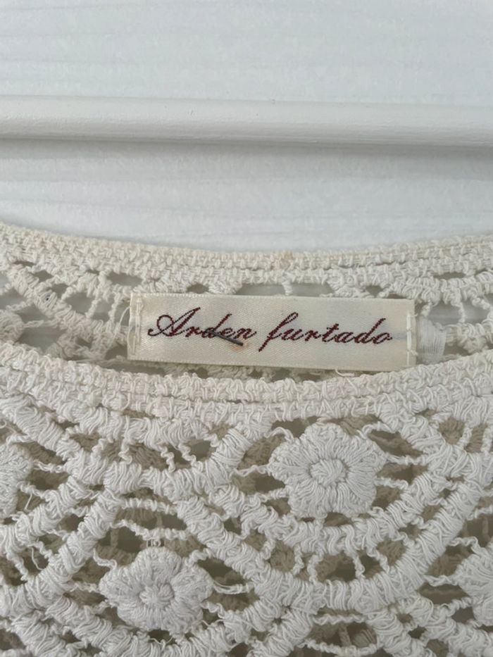 Haut t-shirt gris avec dentelle broderie blanche à manches courtes col rond - photo numéro 5