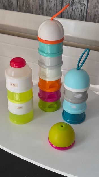Boîtes doseuses de lait en poudre bébé